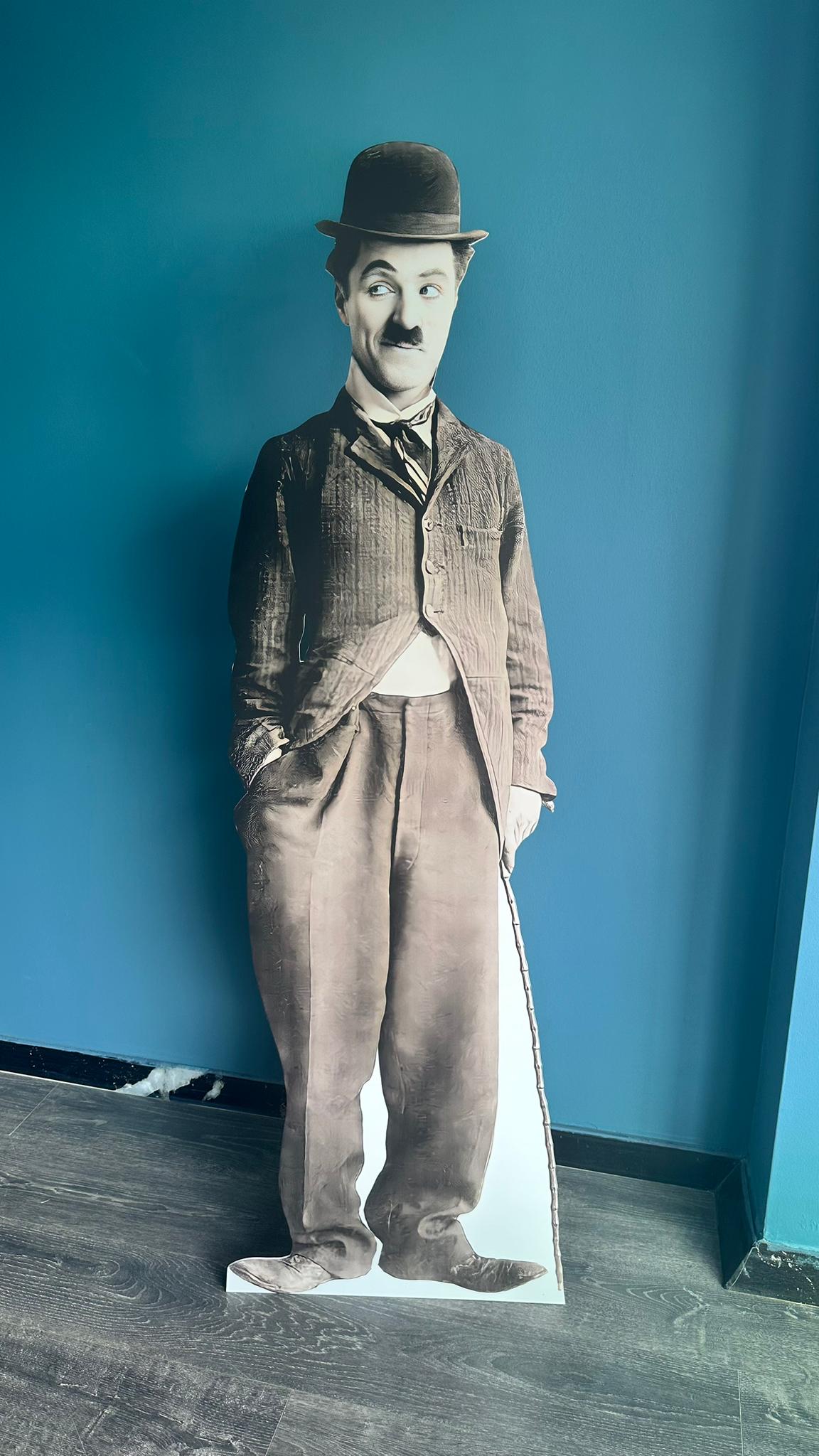 Charlie Chaplin Maketi Ayaklı iki Boyutlu Tam Boy Plastik Maket Figur